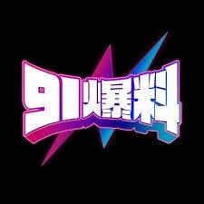 49图库对比图一对照，库里和训练场对视那一下太怪，这波操作到底图啥